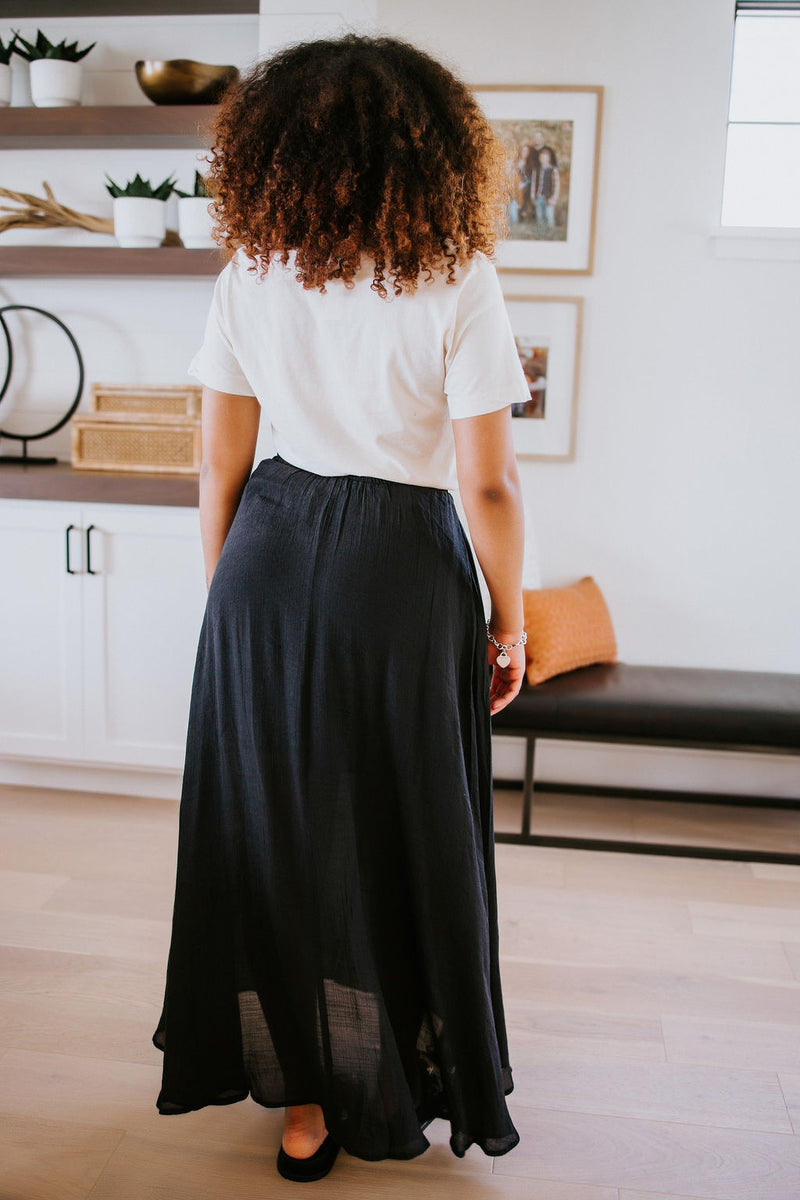 We love @toni.hrlb in the Serah Halter Top & Maxi Skirt