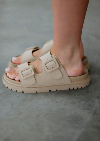 Gen Buckle Sandals