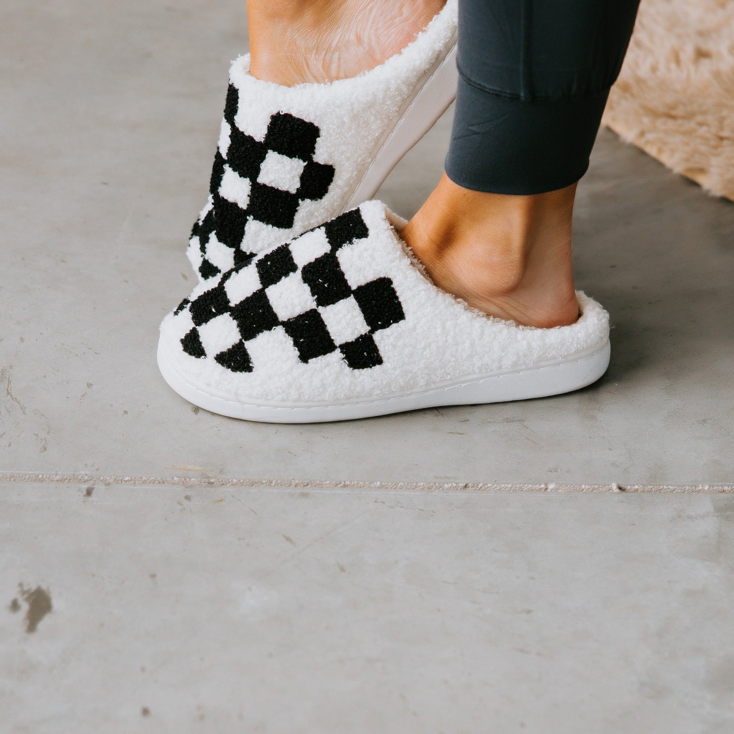 Cozi Checkered Slippers