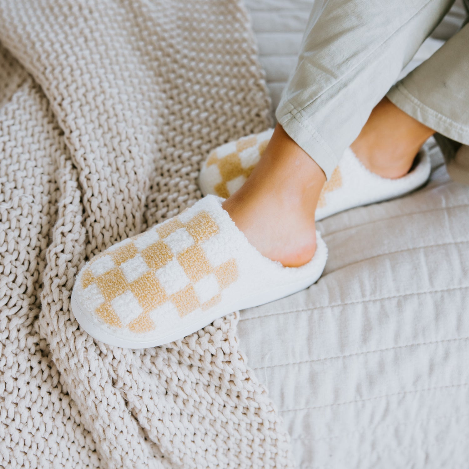 Cozi Checkered Slippers