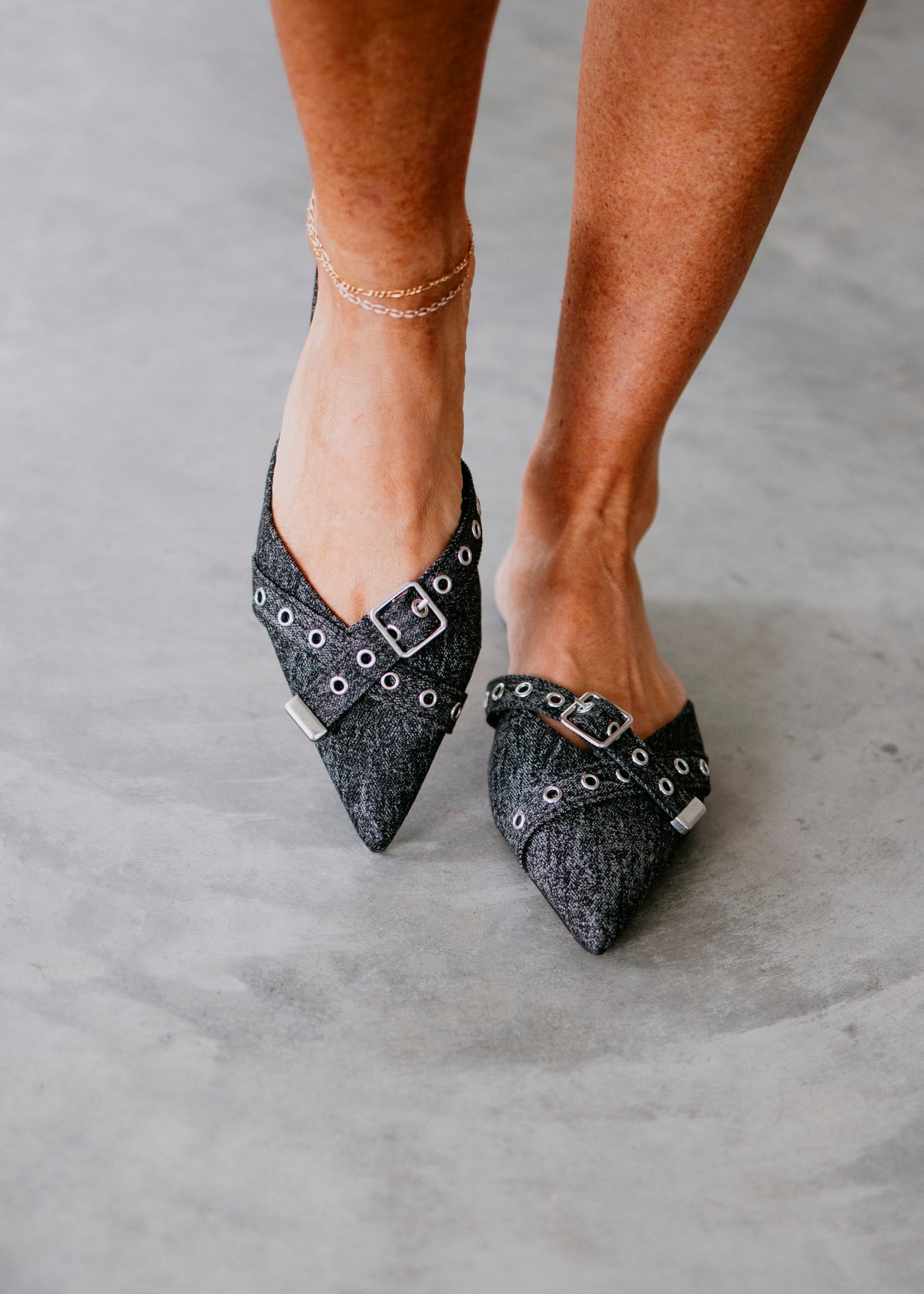 Pippichic【REMY MULE DENIM】 Jori Buckle Denim Mule – Lauriebelles