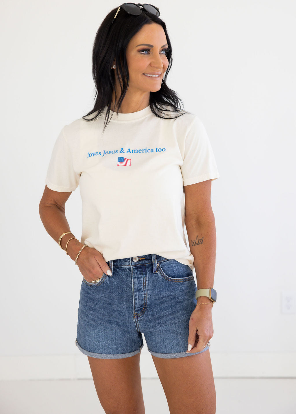 Loves Jesus Graphic Tee