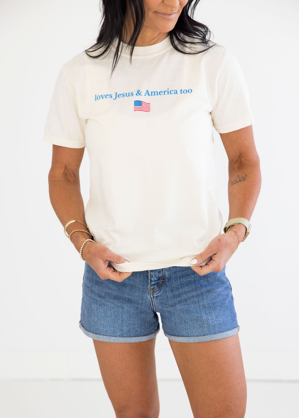 Loves Jesus Graphic Tee