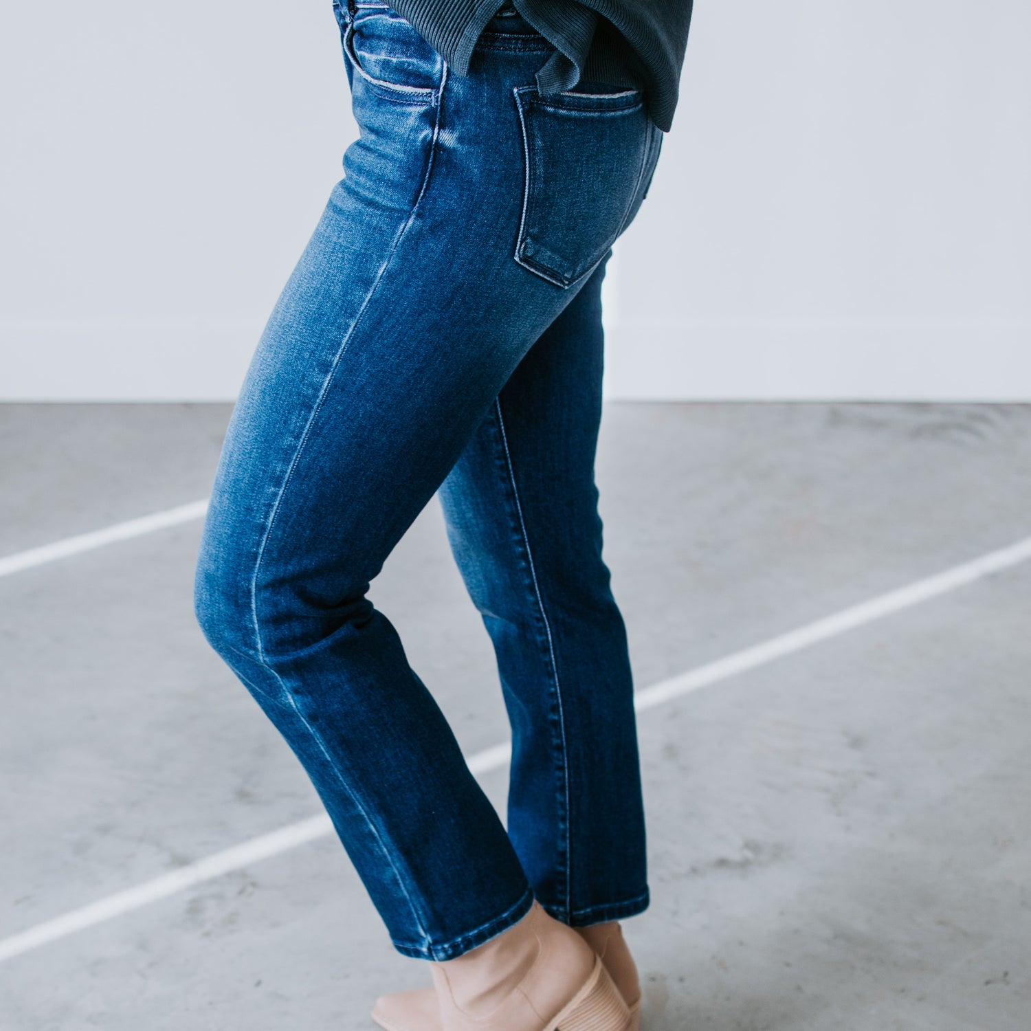 Cynthia Slim Straight Jean