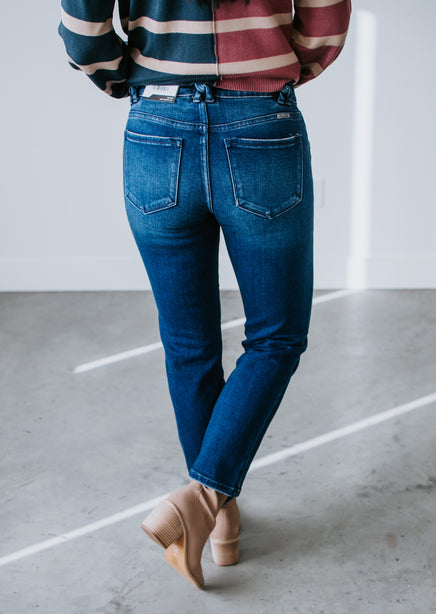 Cynthia Slim Straight Jean