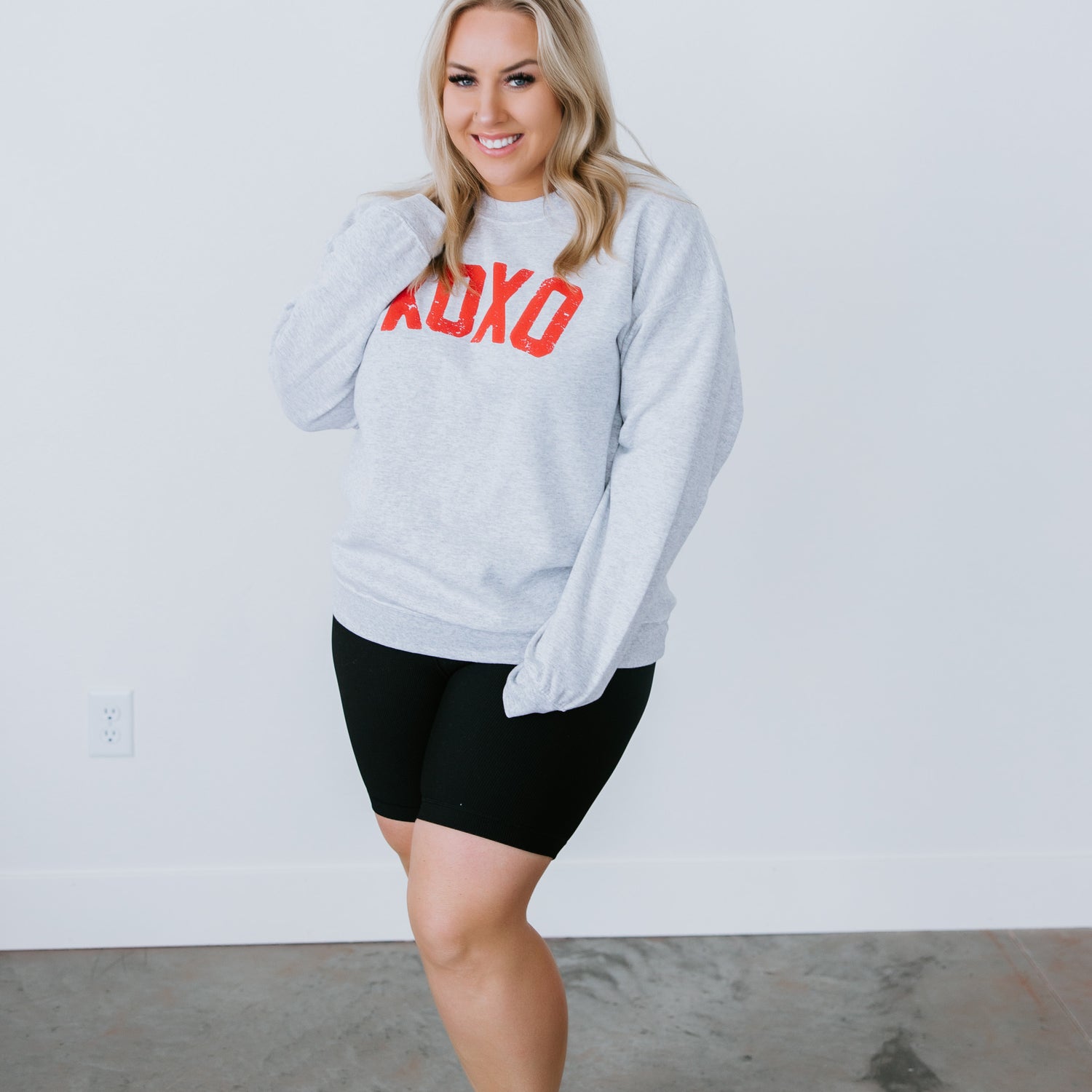 Curvy XOXO Graphic Sweatshirt