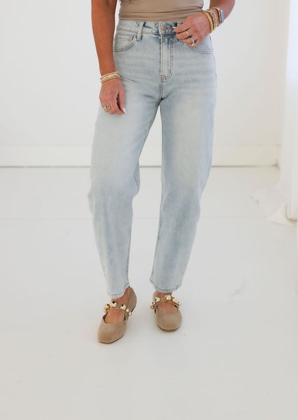 Ryah Lovervet Barrel Jean product view