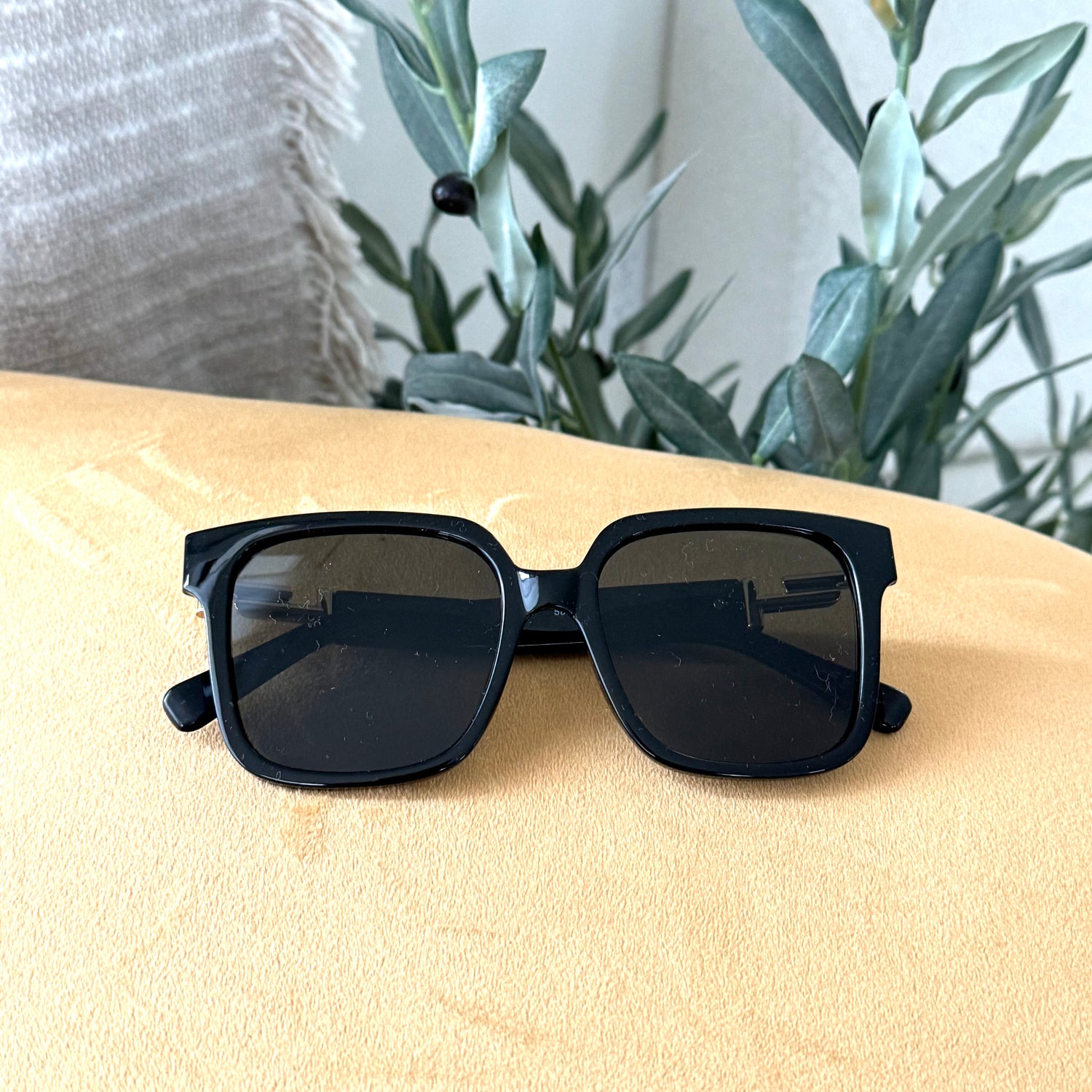 Jetsetter Rectangular Frame Sunglasses