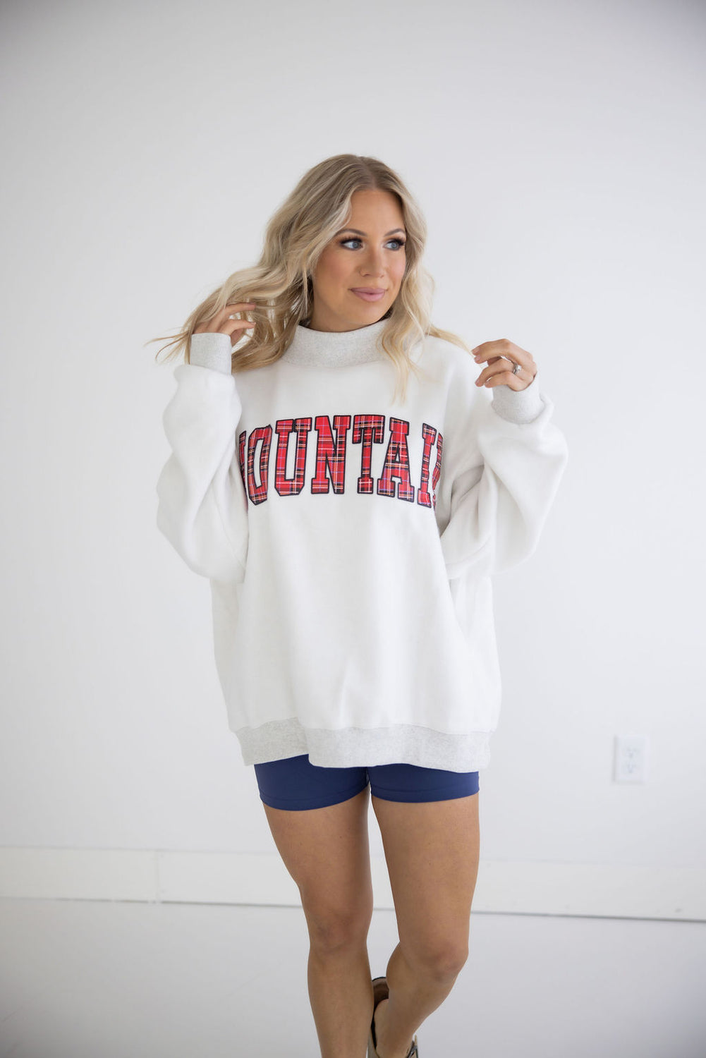 Lake and Mountain Graphic Pullover