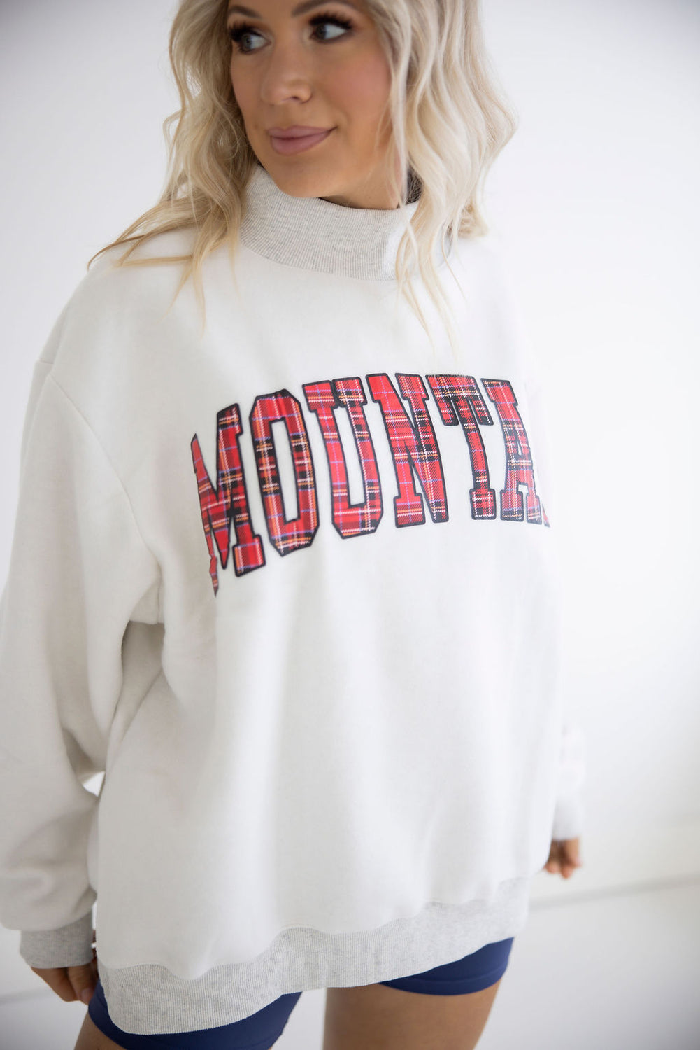 Lake and Mountain Graphic Pullover