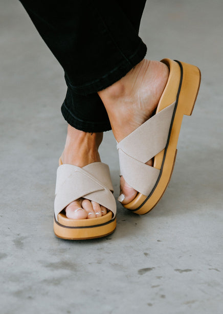 Dori Platform Sandals