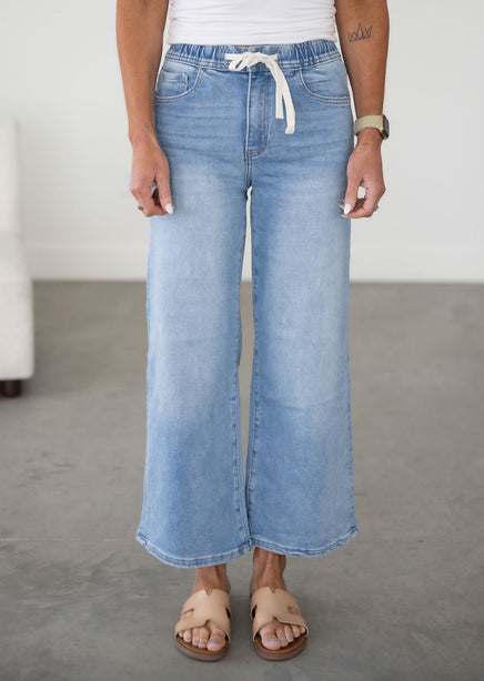 Nelle Lovervet Crop Jeans product view