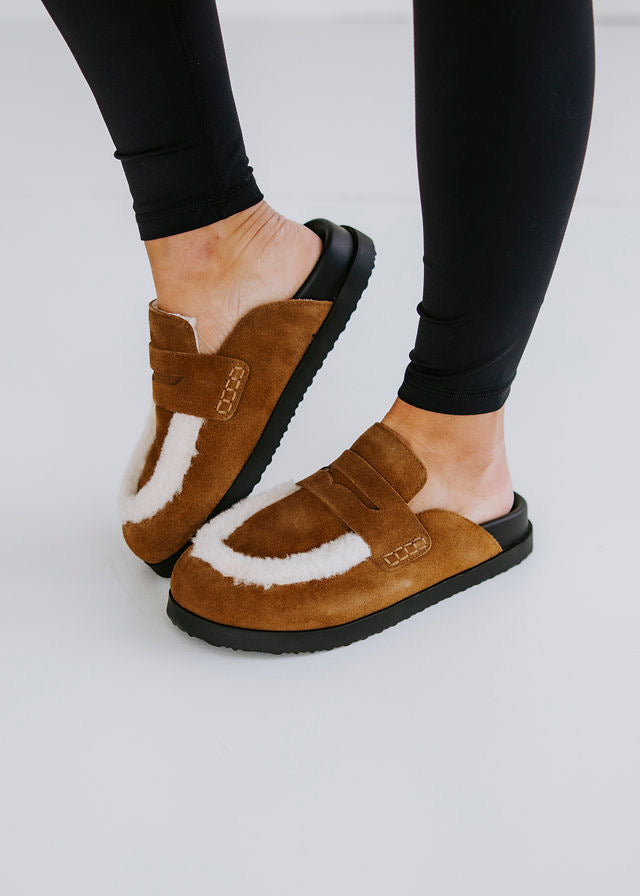 Steve Madden Tomlin Suede Clogs