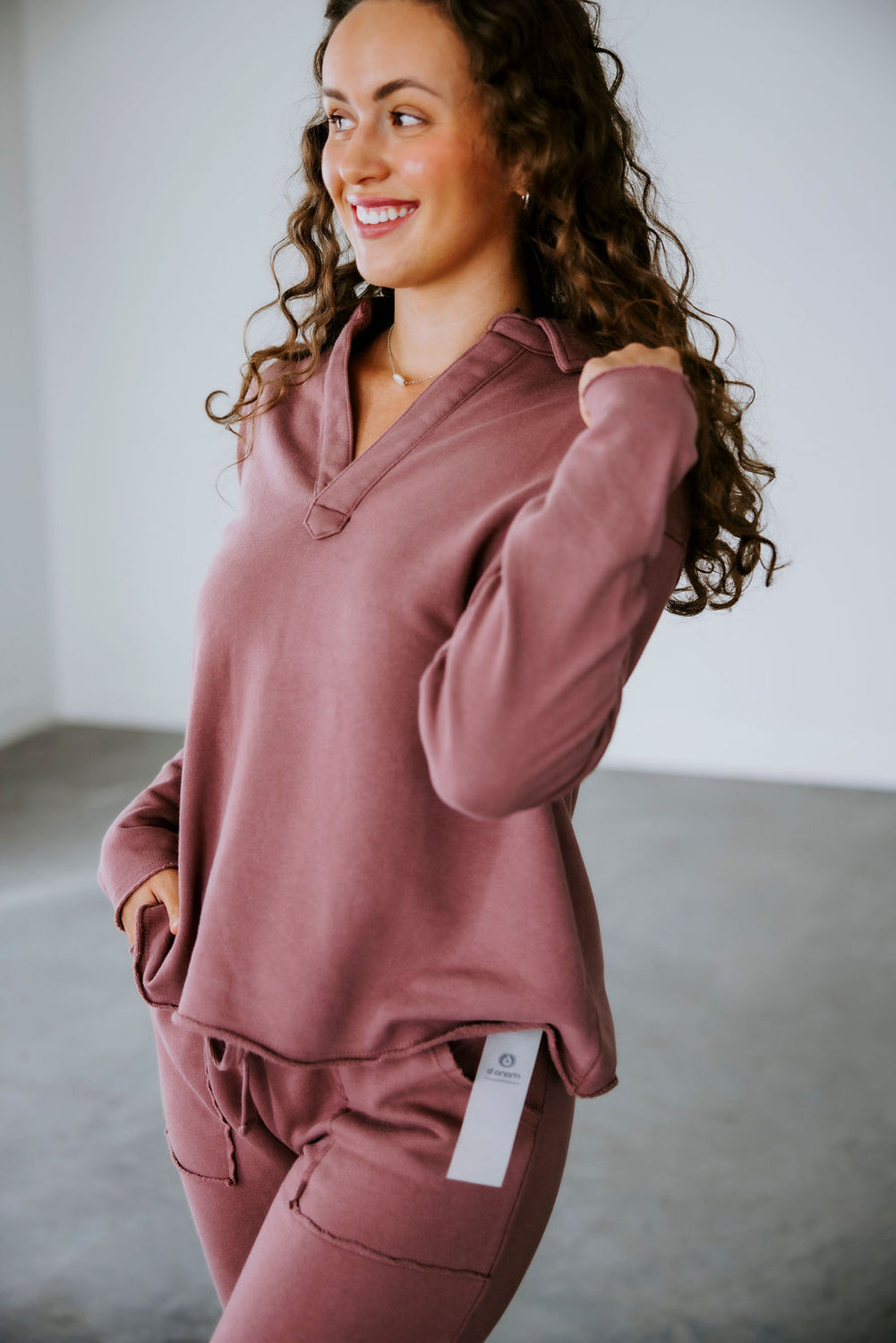 Chelie V-Neck Pullover