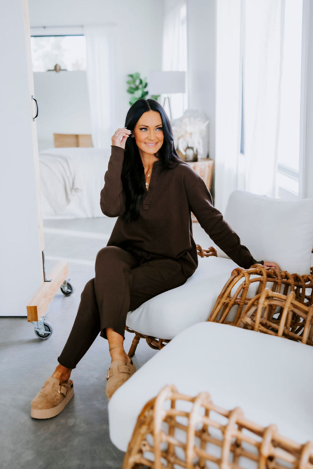 Chelie V-Neck Pullover