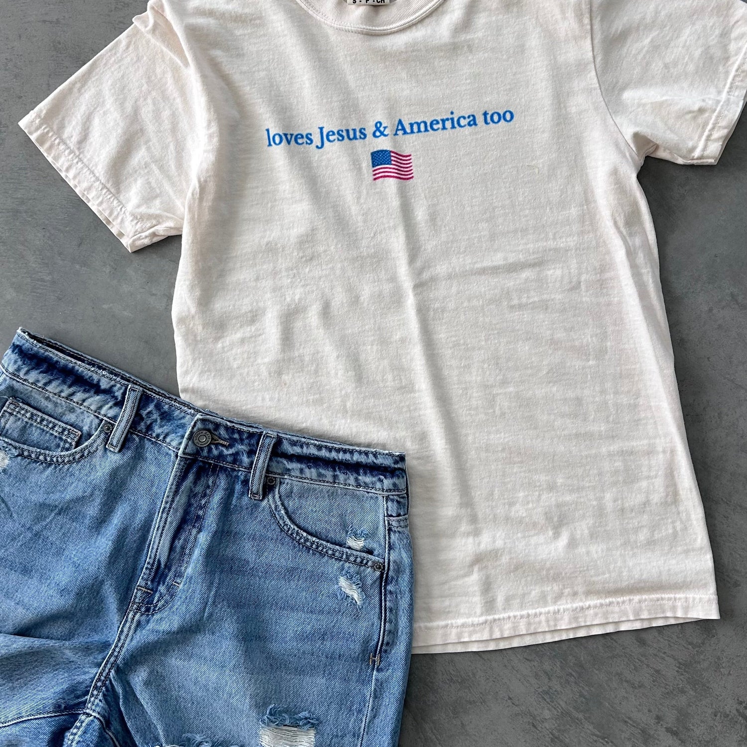 Loves Jesus Graphic Tee