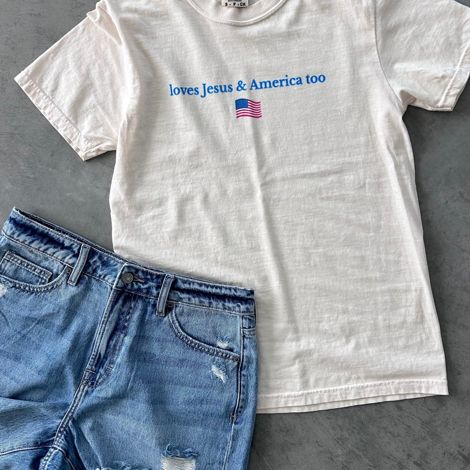 Loves Jesus Graphic Tee