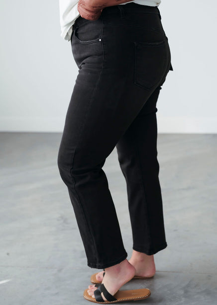 Curvy Gia Risen Straight Jean