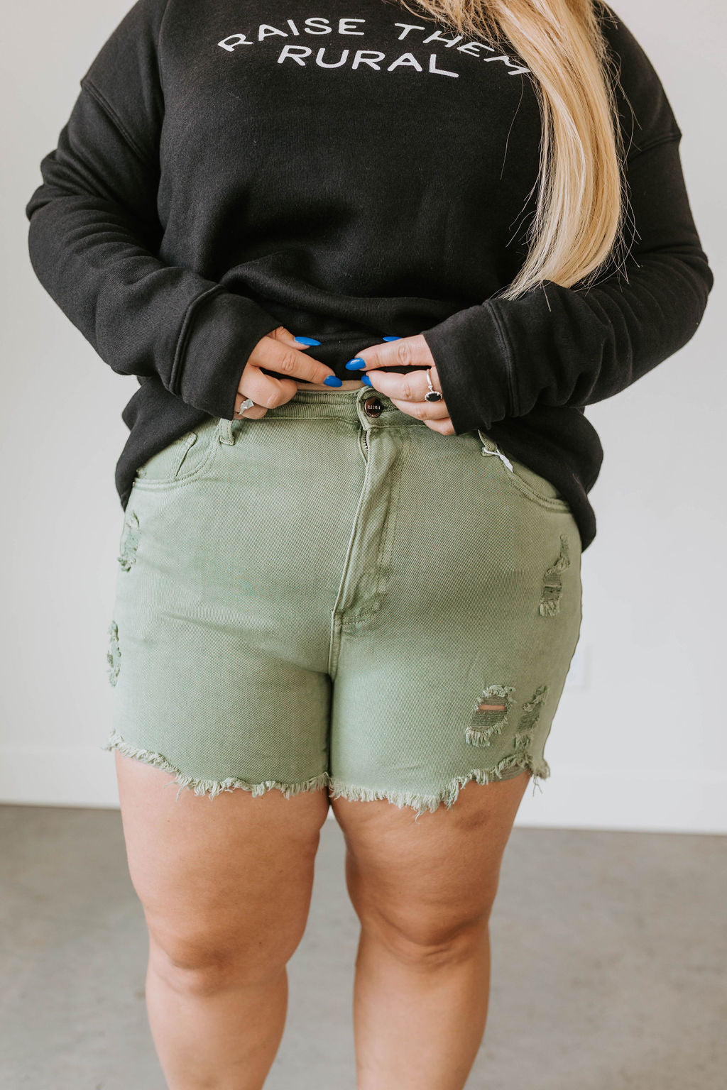 image of Curvy Berlin Distressed Short