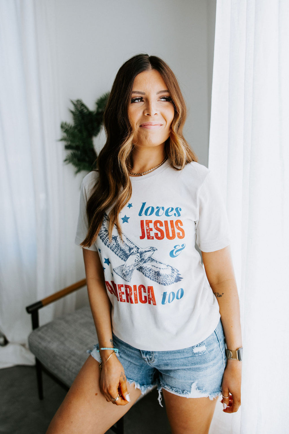 Loves Jesus Graphic Tee