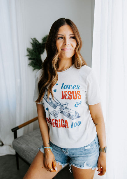 Loves Jesus Graphic Tee