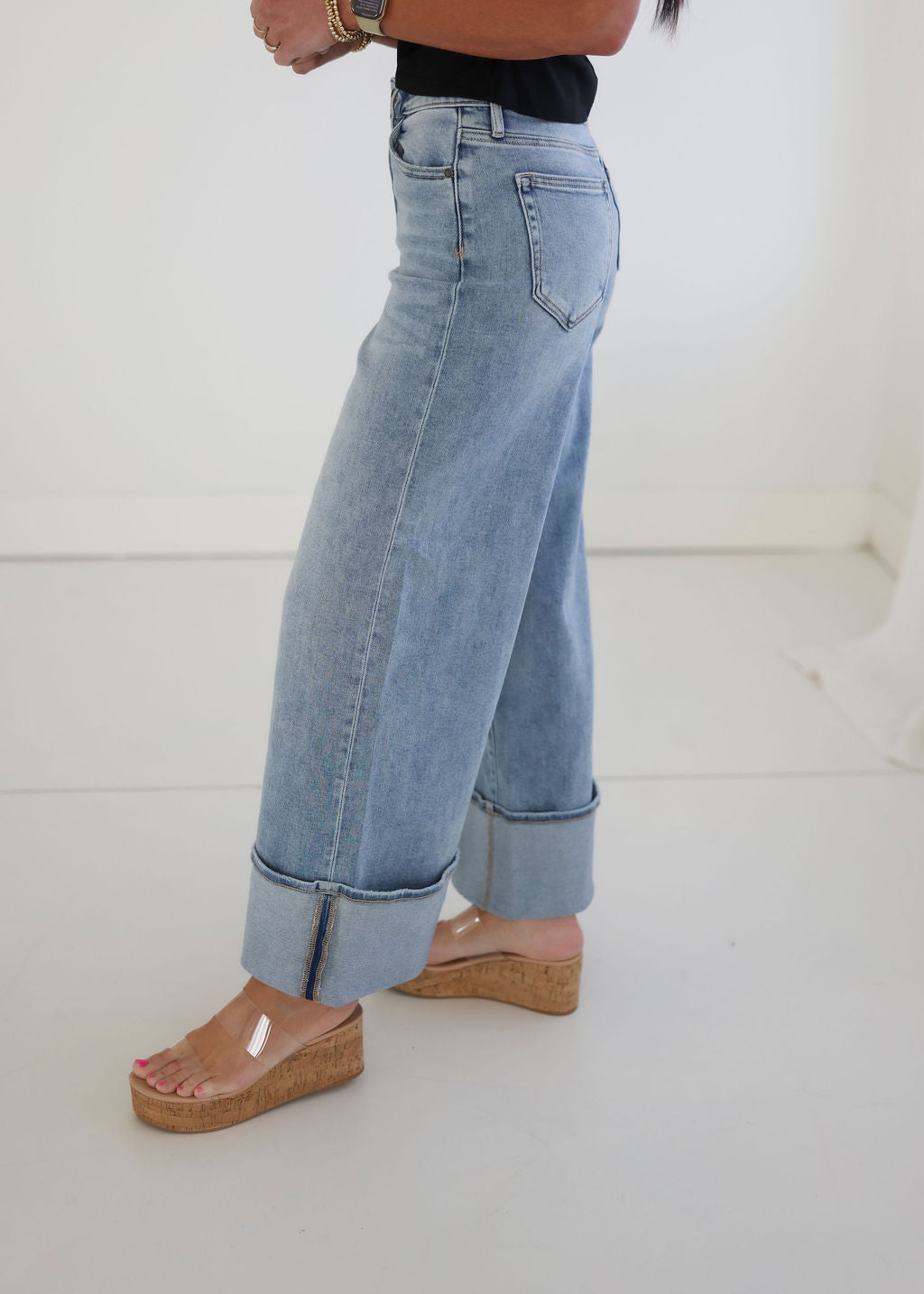 Ari Hidden Cuffed Wide Leg Jean