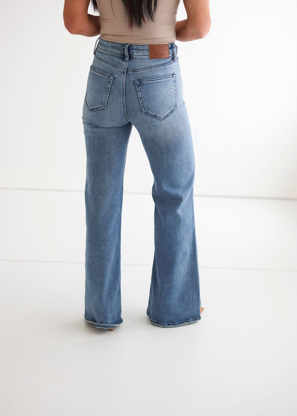 Cleo Hidden Straight Jean