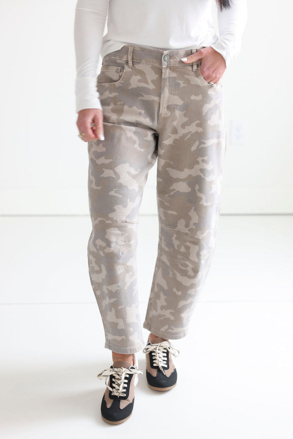 Lindy Hidden Camo Barrel Jeans