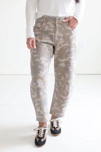 Lindy Hidden Camo Barrel Jeans