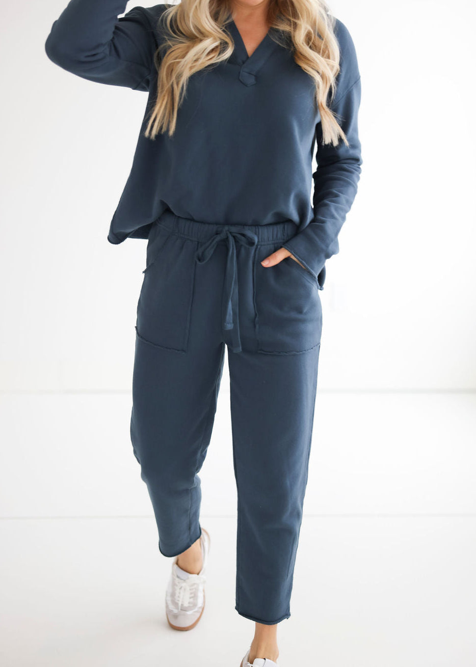 Chelie V-Neck Pullover