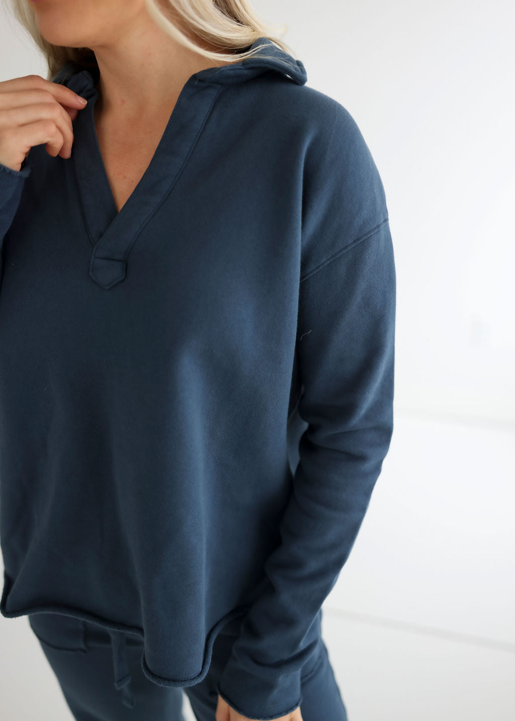 Chelie V-Neck Pullover