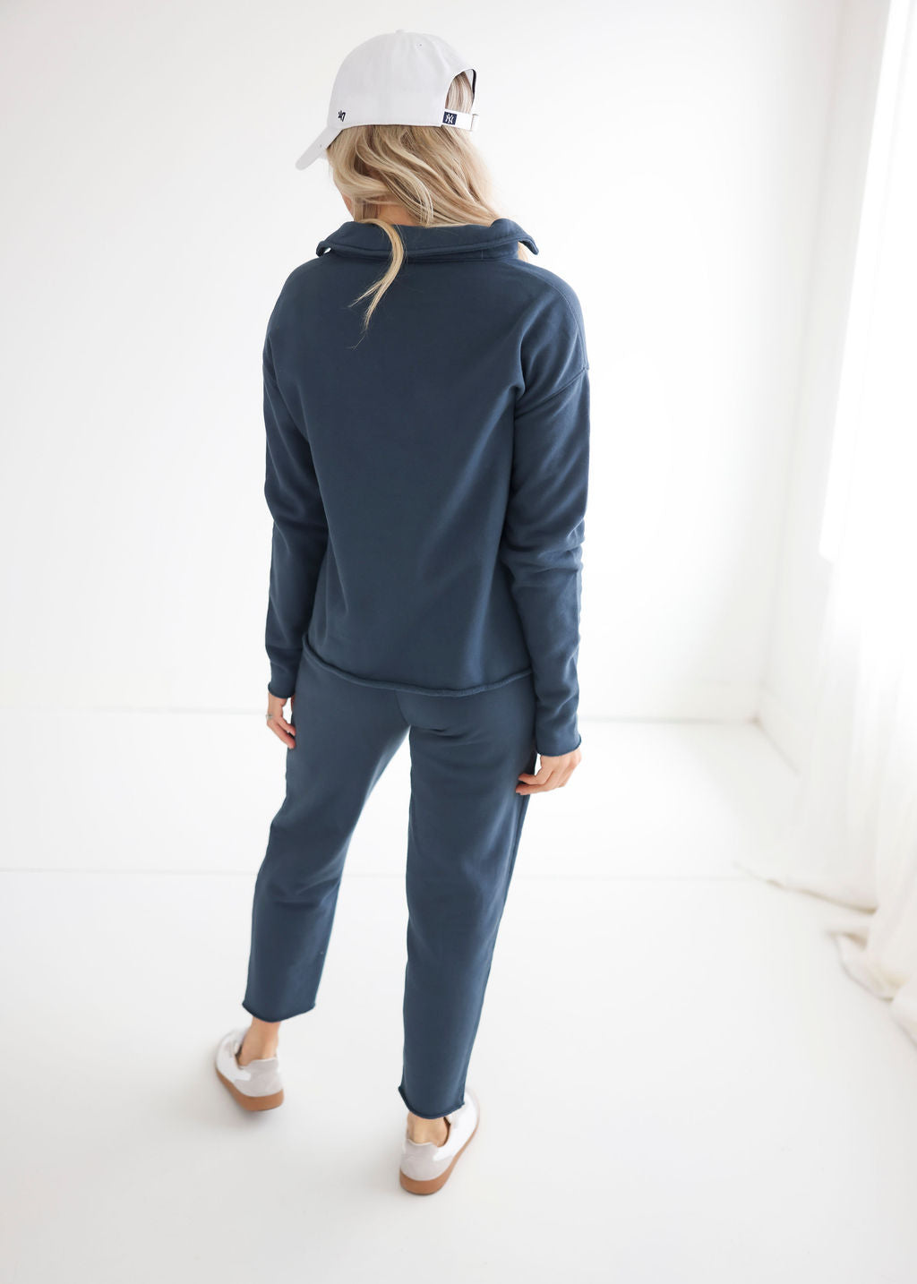 Chelie V-Neck Pullover