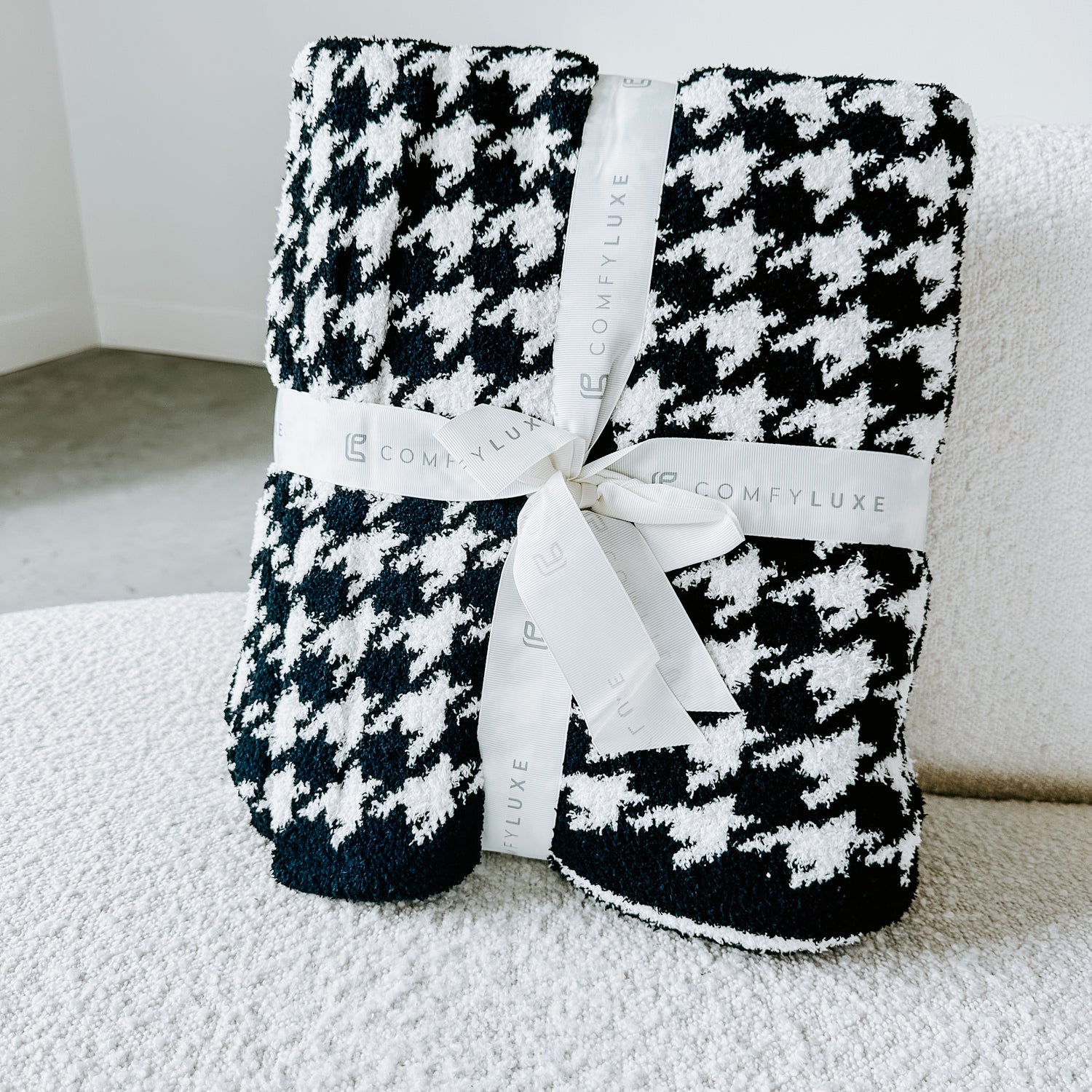 Houndstooth Throw Blanket