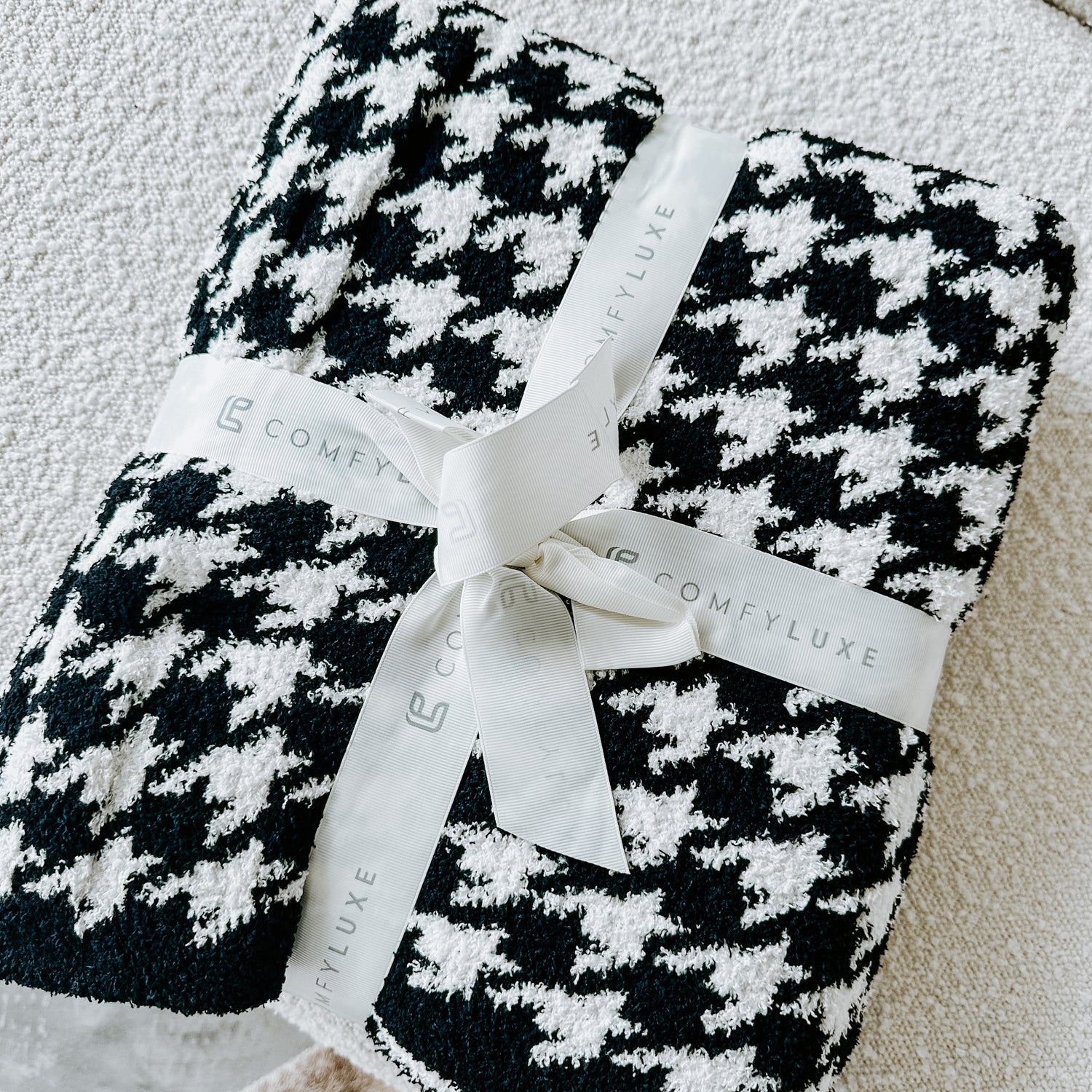 Houndstooth Throw Blanket