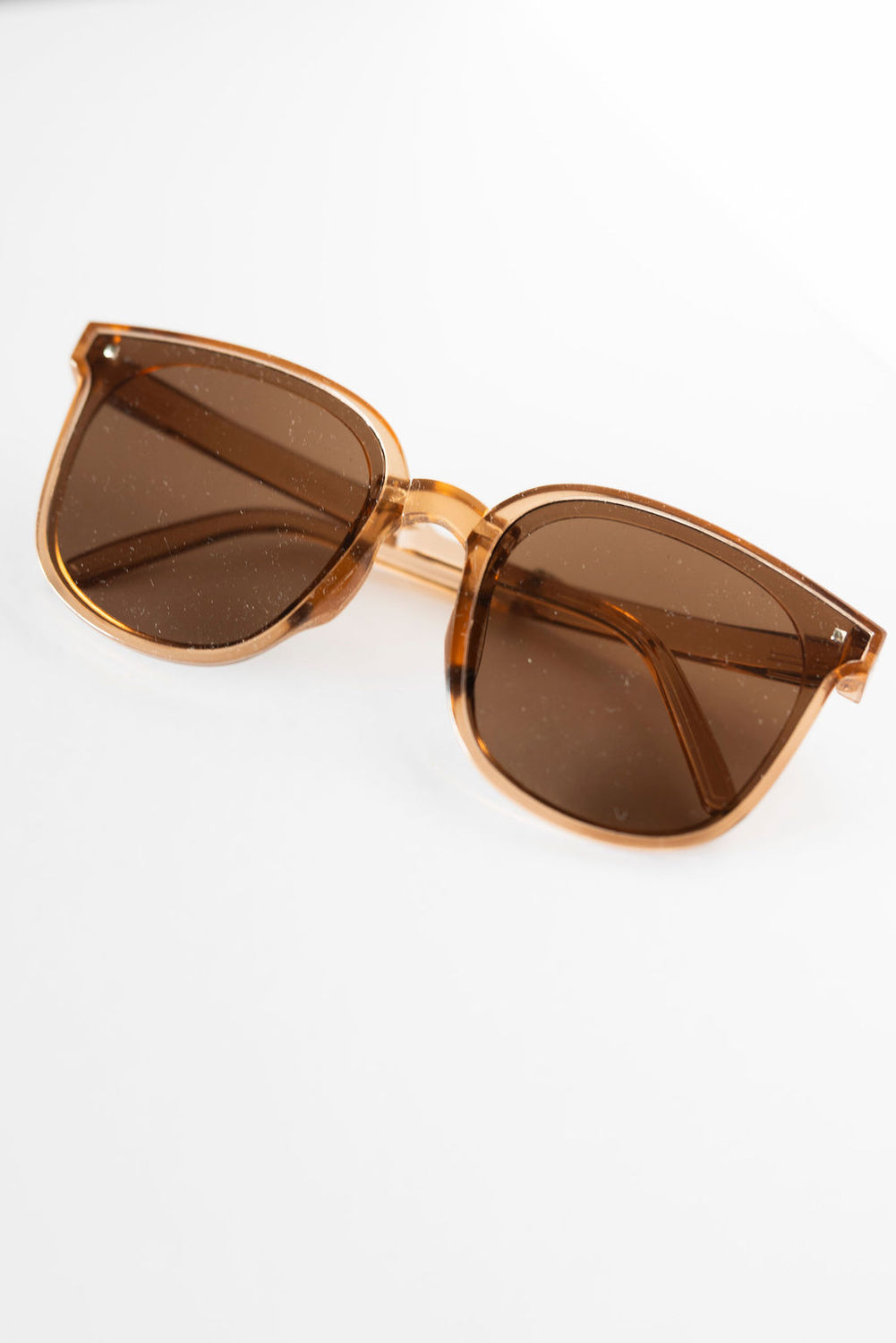 Dezi Oversized Retro Sunglasses