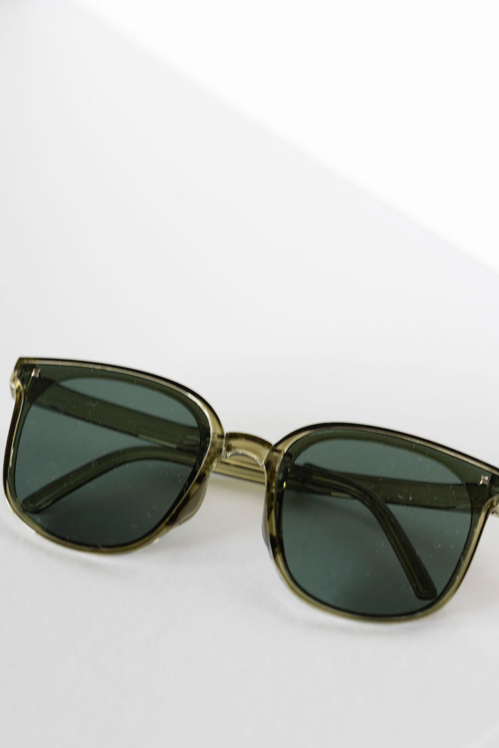 Dezi Oversized Retro Sunglasses