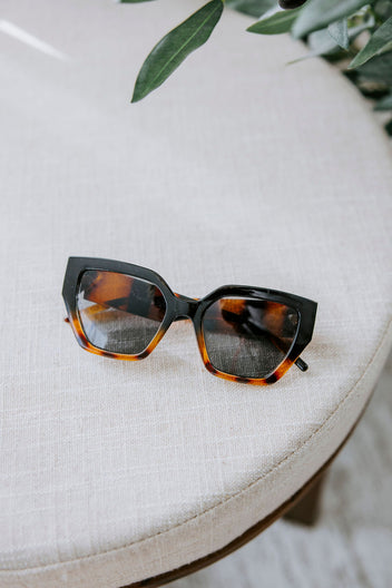 Very Vogue Cat Eye Sunglasses