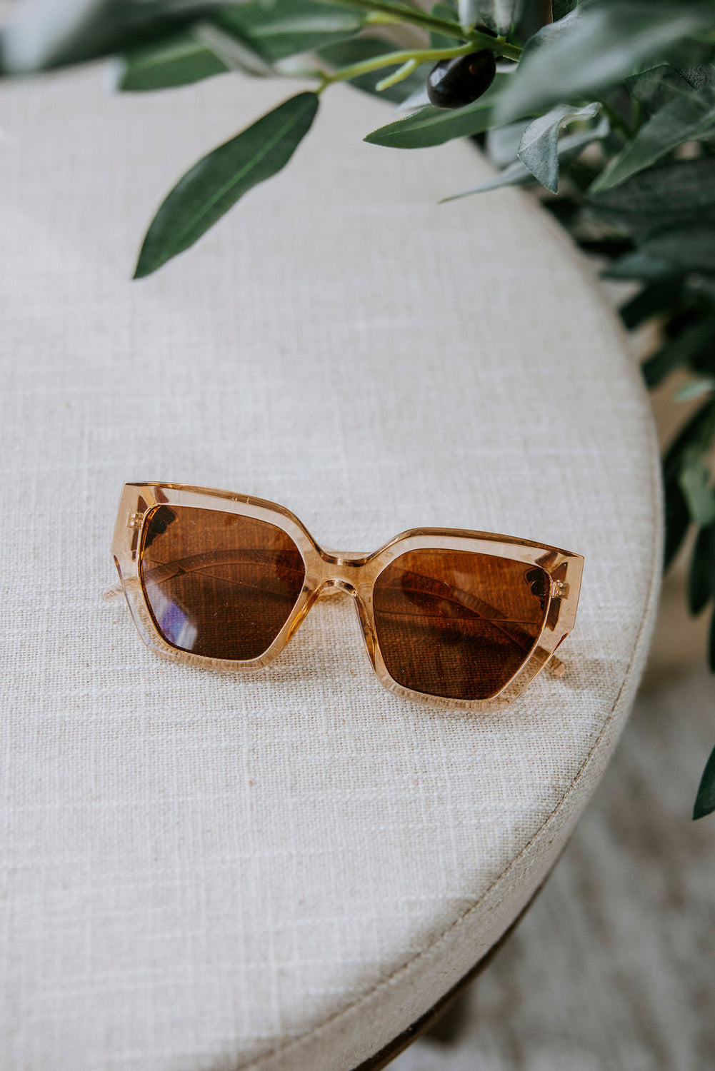 Very Vogue Cat Eye Sunglasses