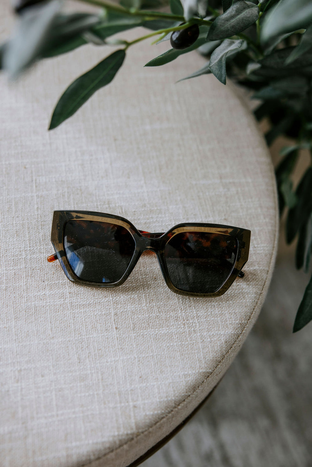 Very Vogue Cat Eye Sunglasses