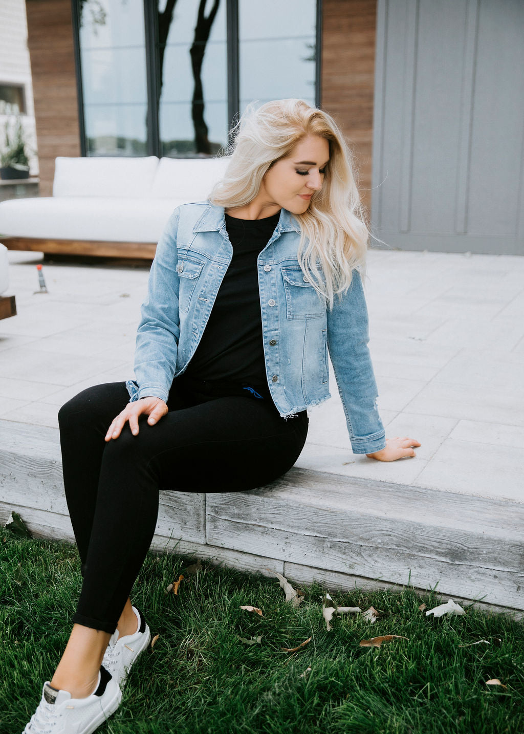 5 Fresh Ways to Style an oversized Denim Jacket for Spring | the Sarah  Stories
