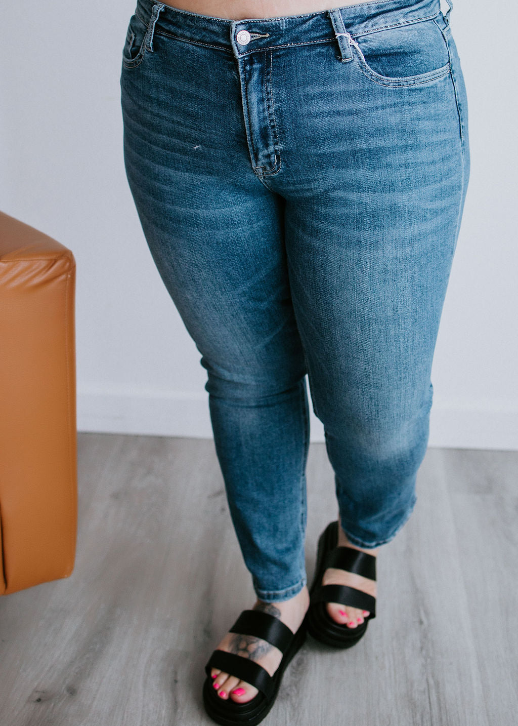 image of Curvy Lia Straight Jean