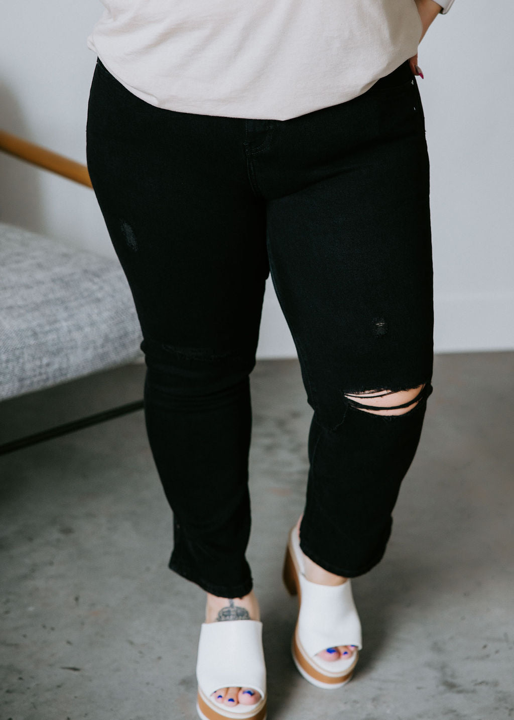 image of Curvy Avery Straight Jeans