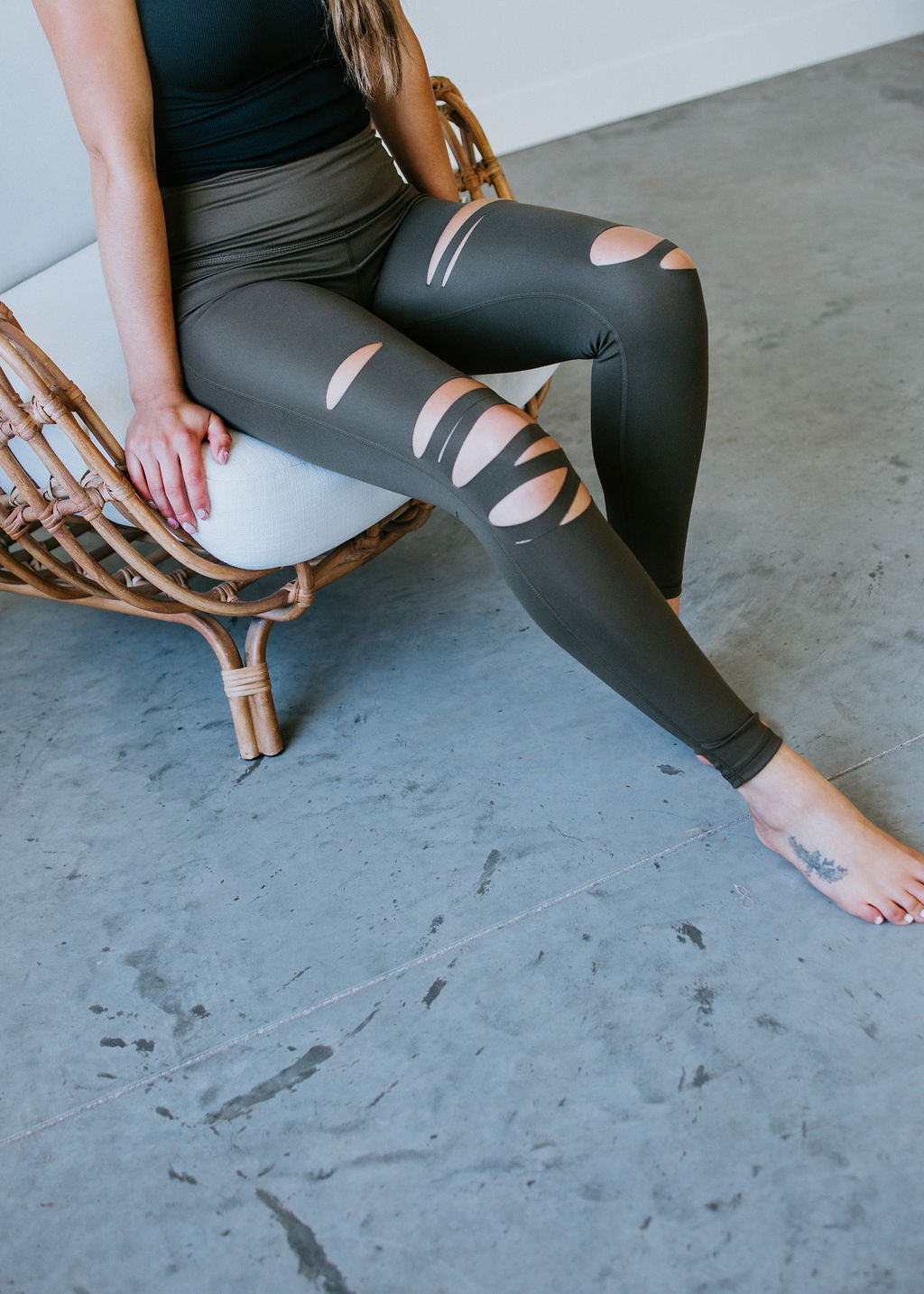 Layla laser cut leggings in Dark mauve – The Barefoot Brunette
