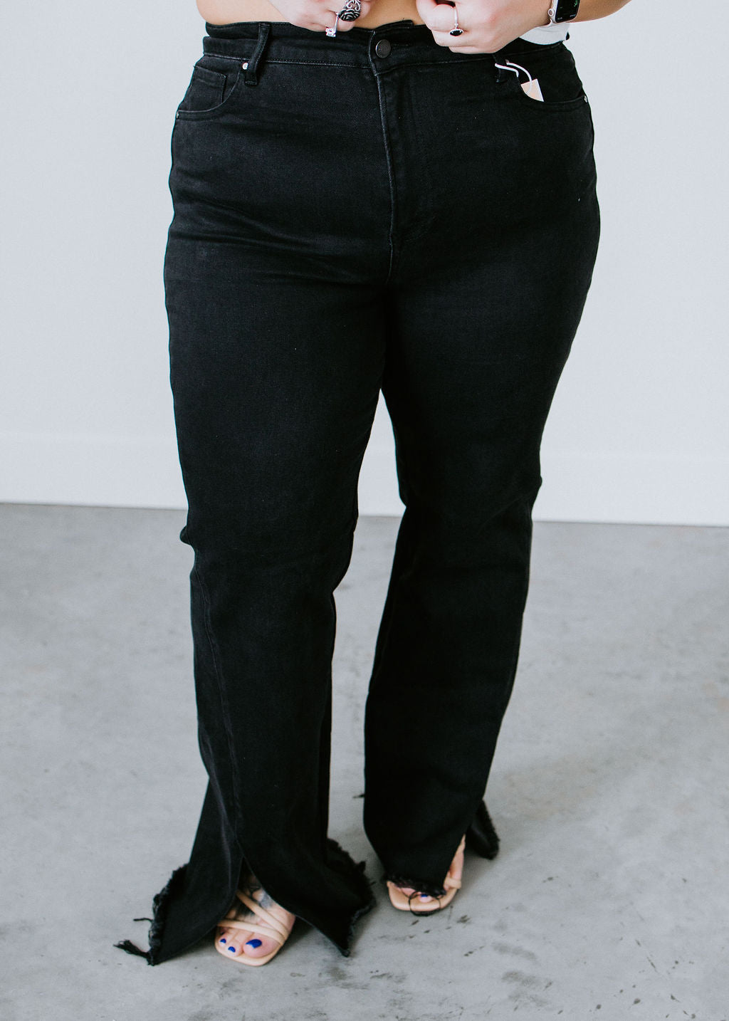 image of Curvy Shuri Slit Straight Jean