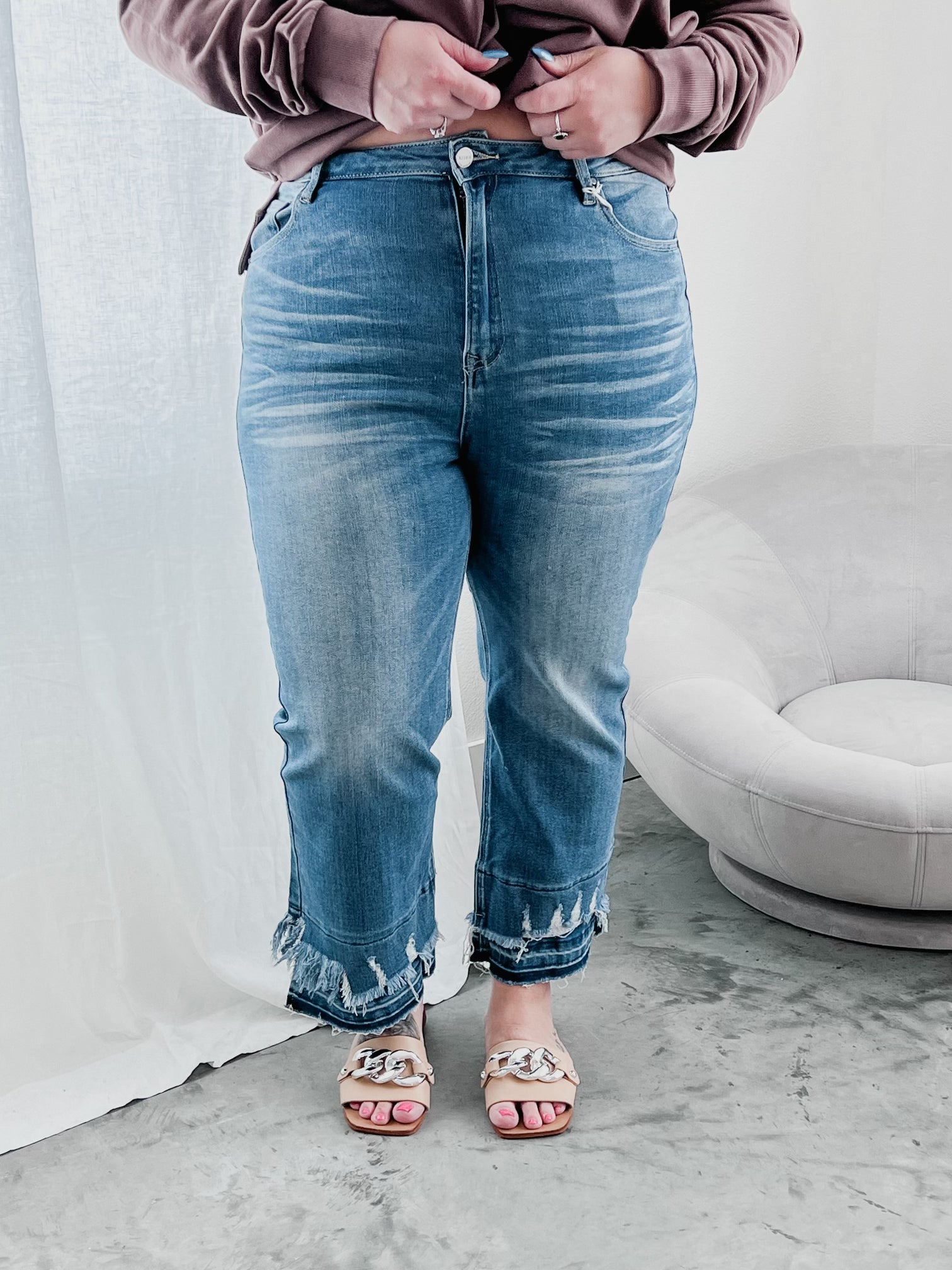 image of Curvy Prim Straight Jeans