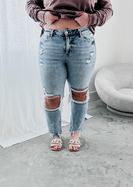 Curvy Flo Distressed Straight Jeans